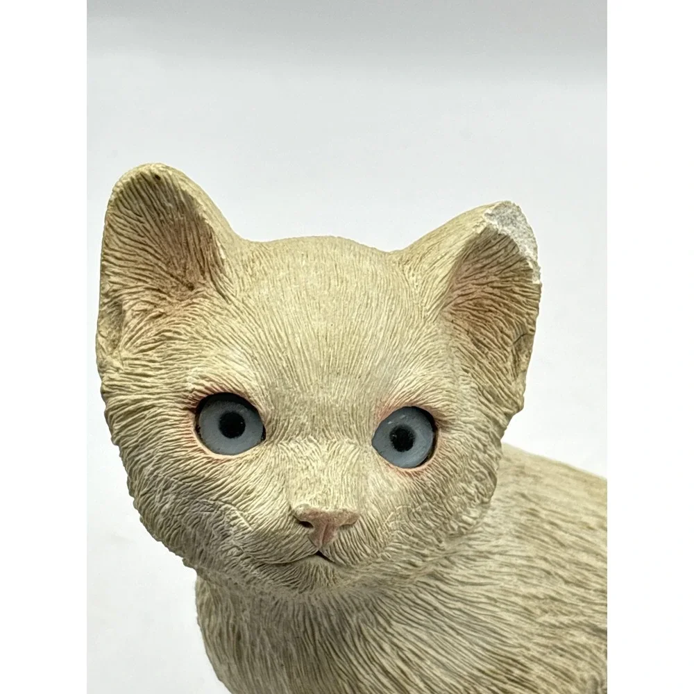 Vtg 1984 Sandicast Sitting Kitten Figurine White Blue Eyes Brue Cat Decor